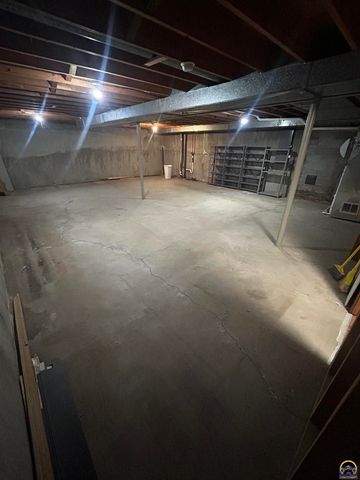 3006 SE Downing DR, Topeka, KS 66605