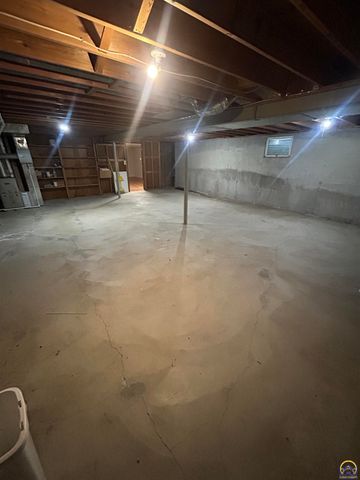 3006 SE Downing DR, Topeka, KS 66605