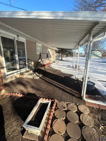 3006 SE Downing DR, Topeka, KS 66605