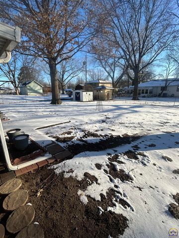 3006 SE Downing DR, Topeka, KS 66605