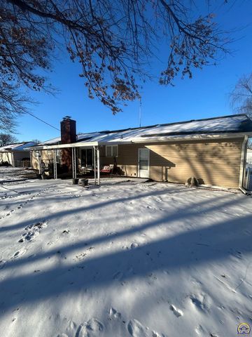 3006 SE Downing DR, Topeka, KS 66605
