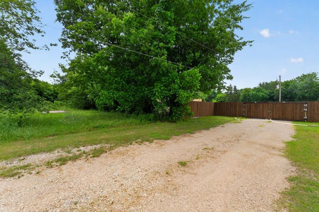 4002 Curry Road, Arlington, TX 76001