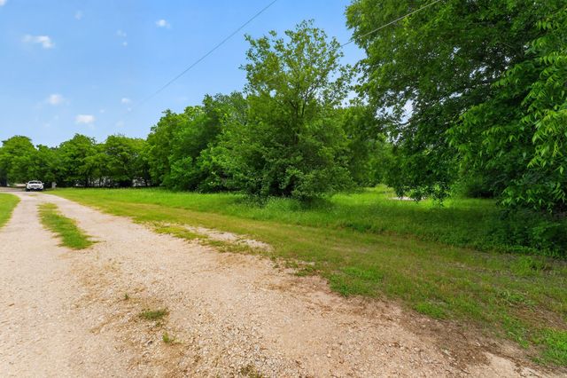 4002 Curry Road, Arlington, TX 76001