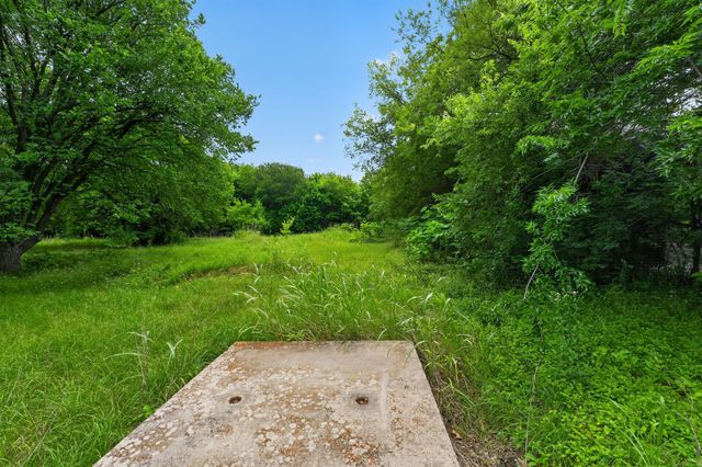 4002 Curry Road, Arlington, TX 76001
