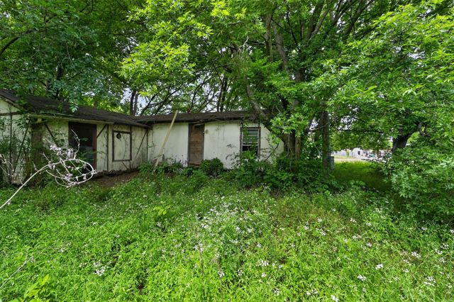 4002 Curry Road, Arlington, TX 76001