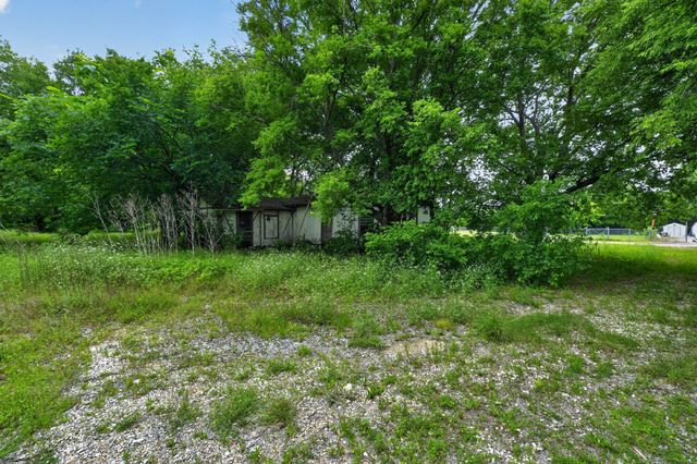 4002 Curry Road, Arlington, TX 76001