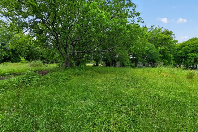 4002 Curry Road, Arlington, TX 76001