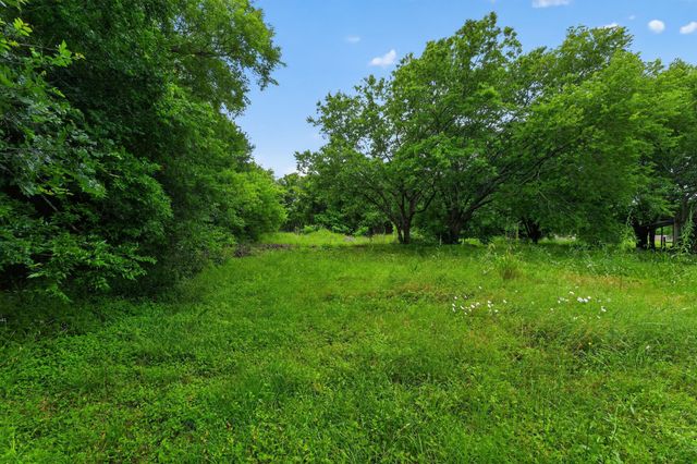 4002 Curry Road, Arlington, TX 76001