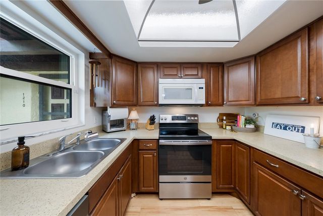 1208 56TH STREET W 1208, Bradenton, FL 34209