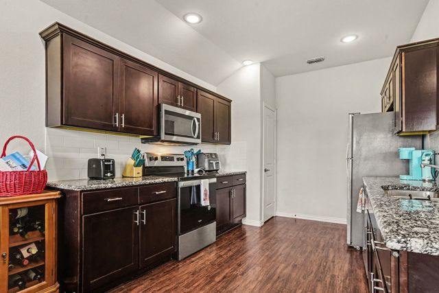 132 Willowbend Loop, Mabank, TX 75147