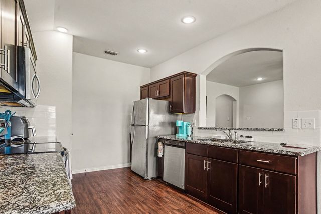 132 Willowbend Loop, Mabank, TX 75147