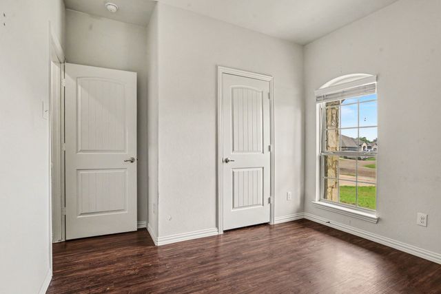 132 Willowbend Loop, Mabank, TX 75147