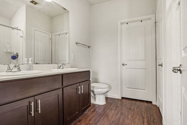 132 Willowbend Loop, Mabank, TX 75147