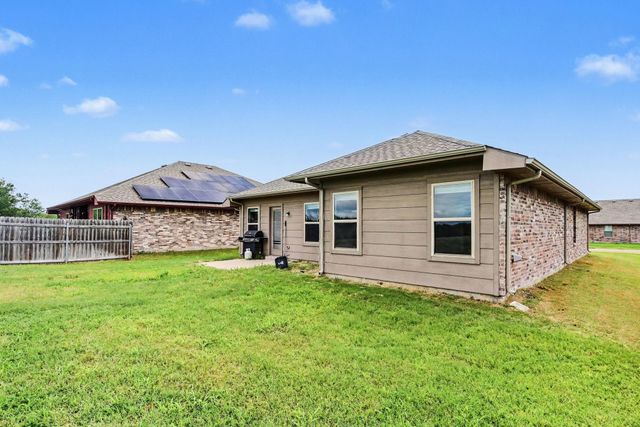 132 Willowbend Loop, Mabank, TX 75147