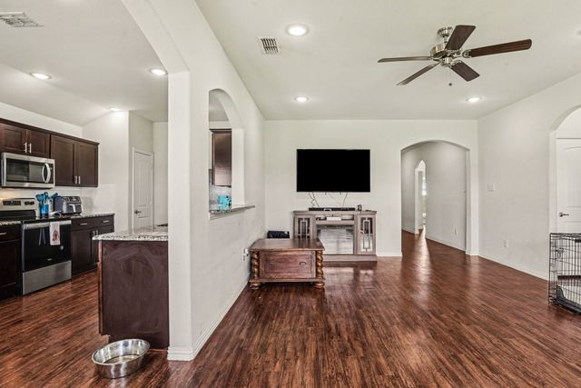 132 Willowbend Loop, Mabank, TX 75147