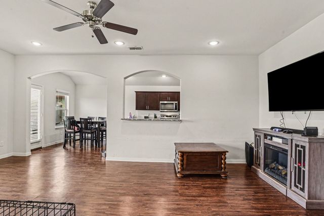 132 Willowbend Loop, Mabank, TX 75147