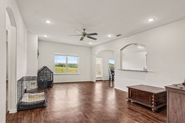 132 Willowbend Loop, Mabank, TX 75147