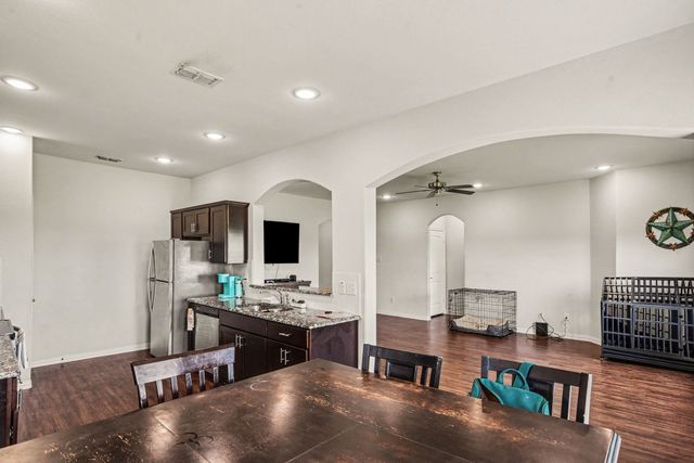 132 Willowbend Loop, Mabank, TX 75147