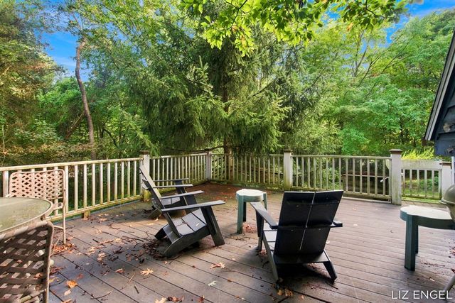 2309 Forest Trail Circle, Fennville, MI 49408