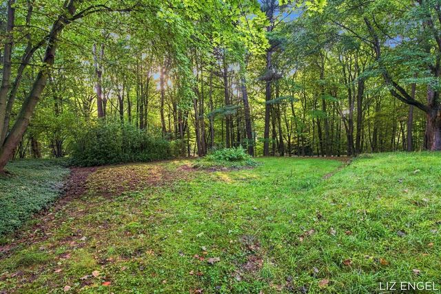 2309 Forest Trail Circle, Fennville, MI 49408