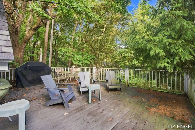 2309 Forest Trail Circle, Fennville, MI 49408