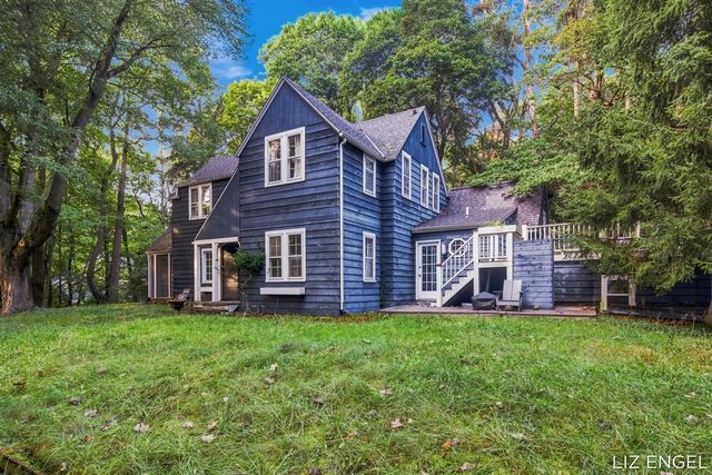2309 Forest Trail Circle, Fennville, MI 49408