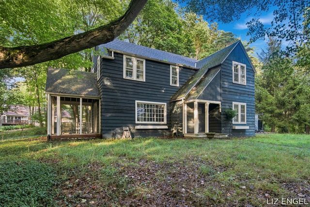 2309 Forest Trail Circle, Fennville, MI 49408