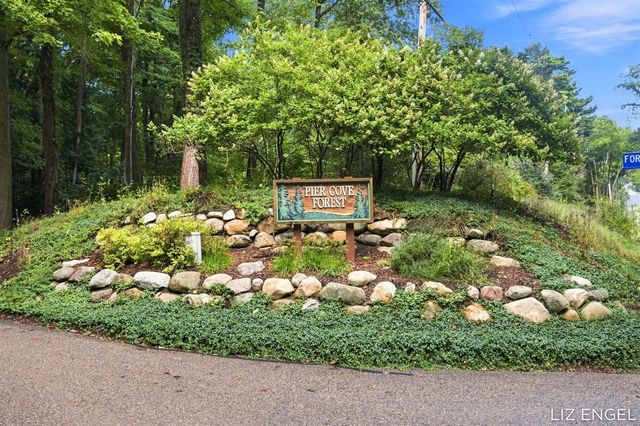 2309 Forest Trail Circle, Fennville, MI 49408