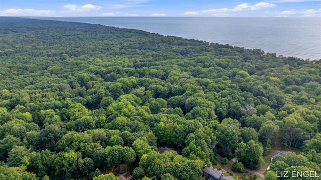 2309 Forest Trail Circle, Fennville, MI 49408