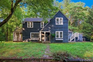 2309 Forest Trail Circle, Fennville, MI 49408