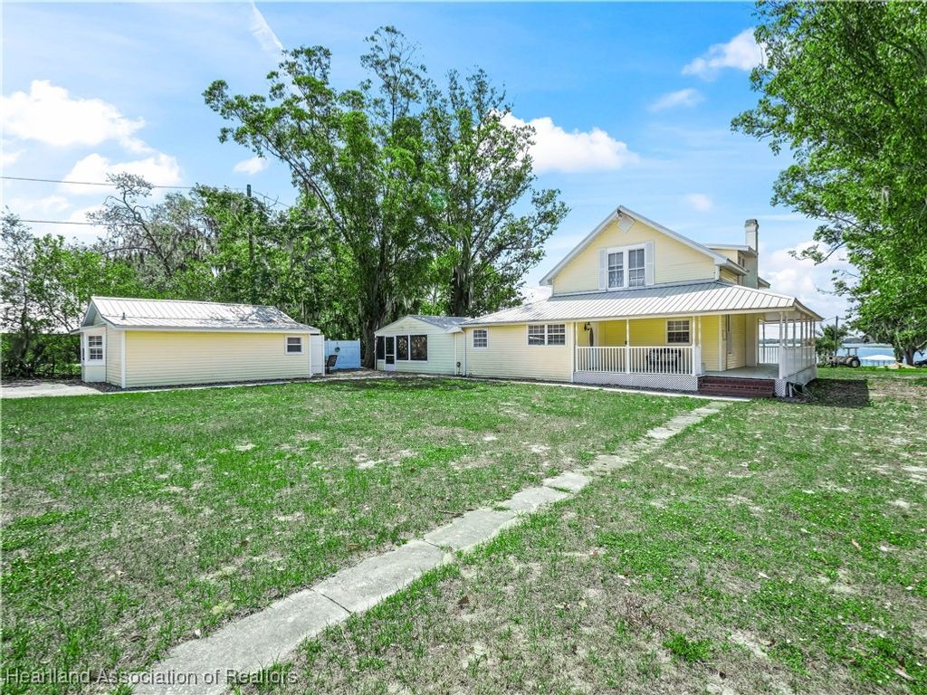 606 E Cornell Street, Avon Park, FL 33825