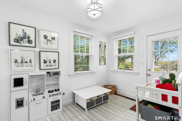 281 West Avenue, Darien, CT 06820