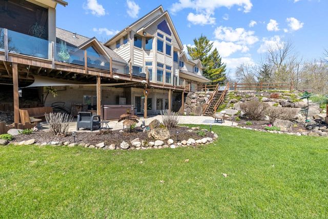 7430 Aurora ROAD, West Bend, WI 53090