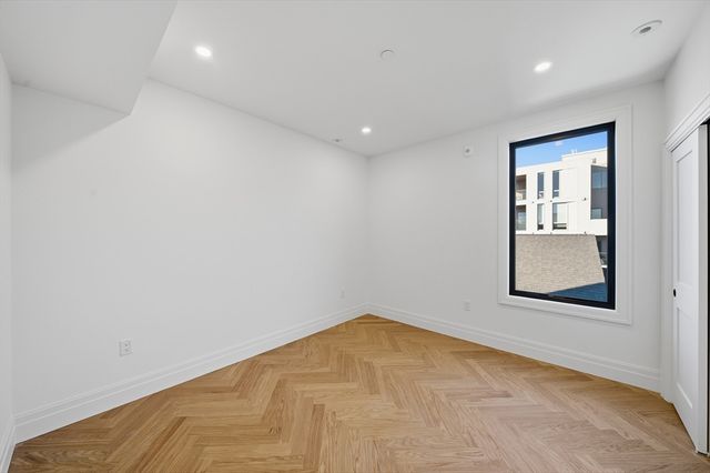 545 East 2nd St PH2, Boston, MA 02127