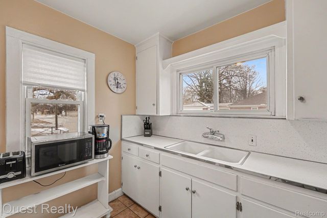 23000 Columbia Street, Dearborn, MI 48124