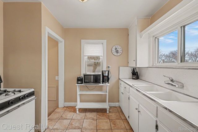 23000 Columbia Street, Dearborn, MI 48124