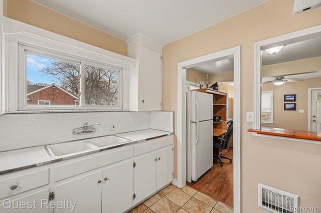 23000 Columbia Street, Dearborn, MI 48124