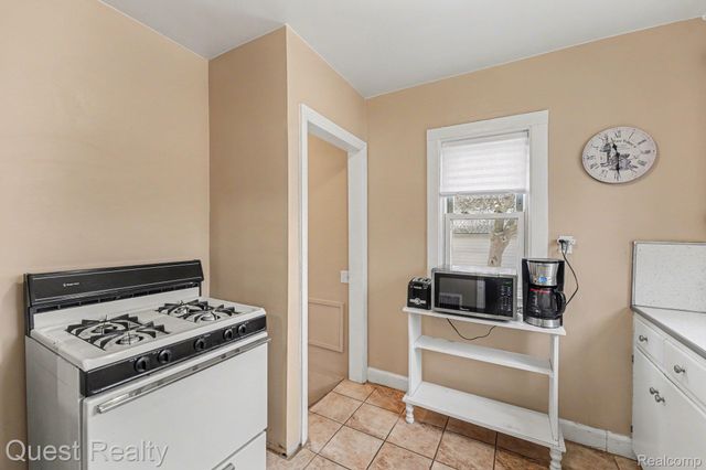 23000 Columbia Street, Dearborn, MI 48124