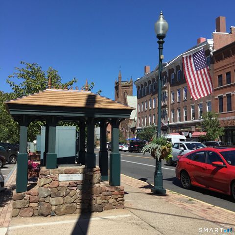 200 East Main Street, Wallingford, CT 06492