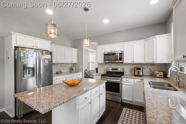 884 Grandview Drive, Commerce Twp, MI 48390