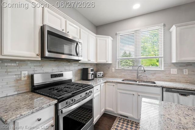 884 Grandview Drive, Commerce Twp, MI 48390