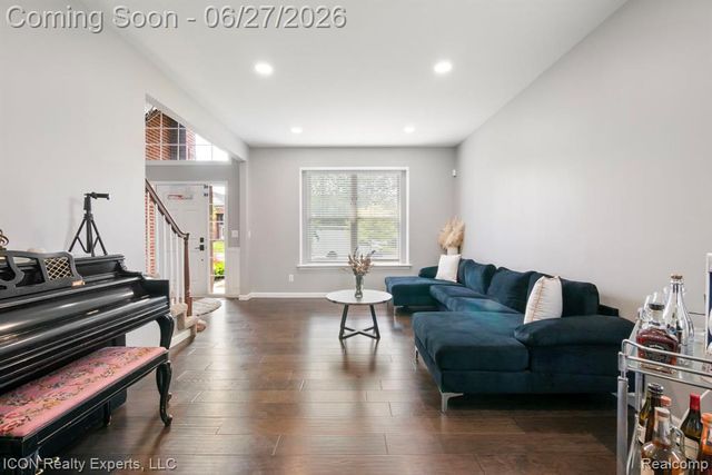 884 Grandview Drive, Commerce Twp, MI 48390