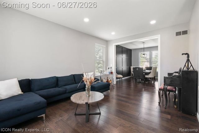 884 Grandview Drive, Commerce Twp, MI 48390