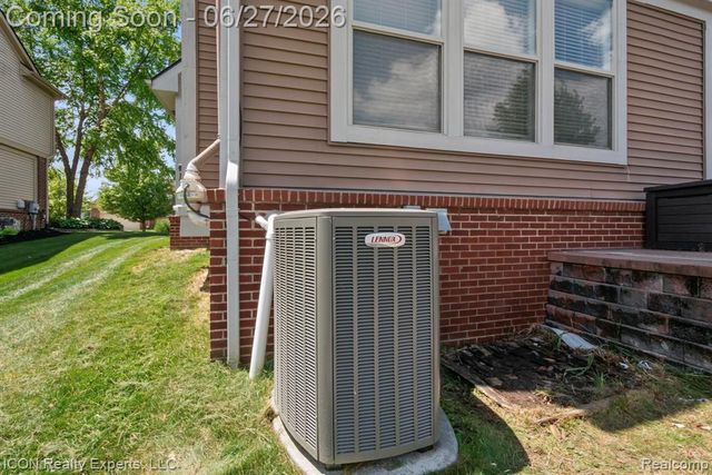 884 Grandview Drive, Commerce Twp, MI 48390