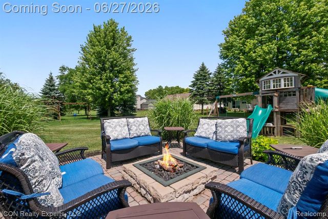 884 Grandview Drive, Commerce Twp, MI 48390