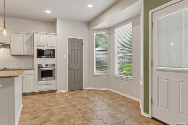 946 RIVERSTONE DR, San Antonio, TX 78258
