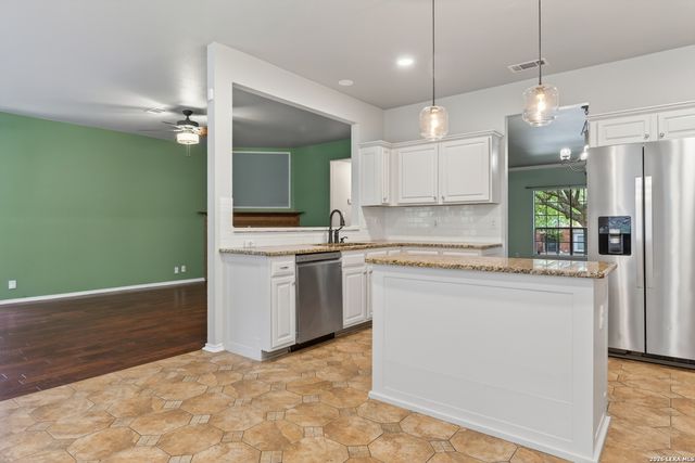 946 RIVERSTONE DR, San Antonio, TX 78258