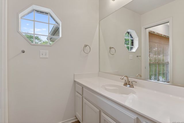946 RIVERSTONE DR, San Antonio, TX 78258