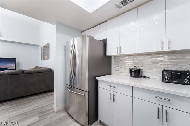 6250 West Flamingo Road 17, Las Vegas, NV 89103