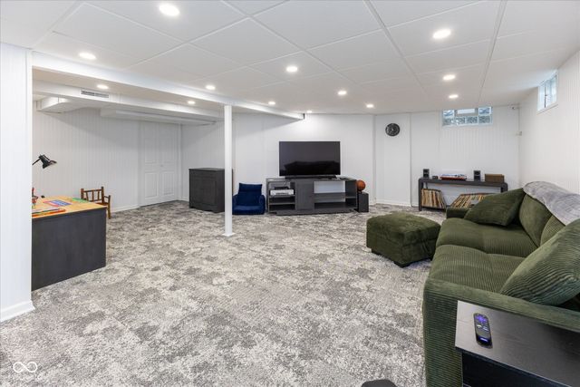 8804 Cholla Road, Indianapolis, IN 46240